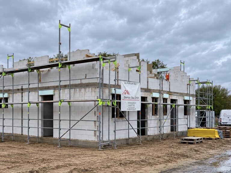 Rohbau eines Doppelhauses in Eggermühlen – Bemax Bau